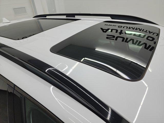 Photo of 2024 Glacial White Pearl Kia Telluride