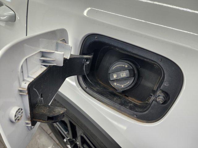 Photo of 2024 Glacial White Pearl Kia Telluride