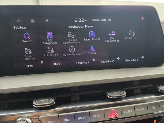 Photo of 2024 Glacial White Pearl Kia Telluride