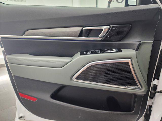 Photo of 2024 Glacial White Pearl Kia Telluride