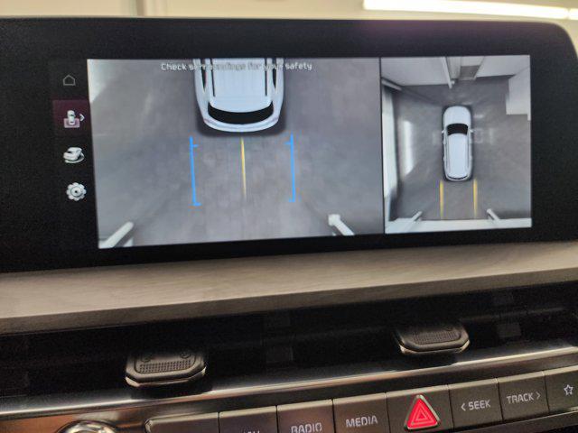 Photo of 2024 Glacial White Pearl Kia Telluride
