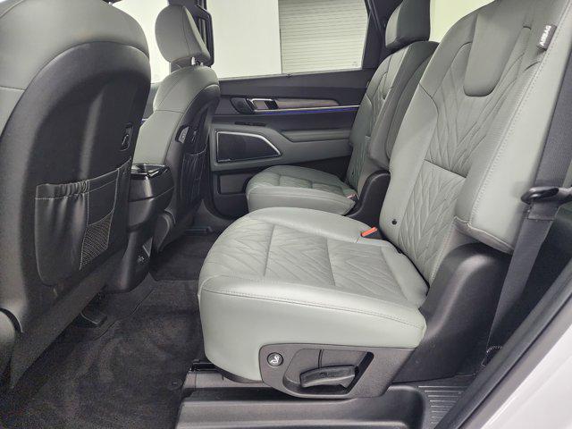 Photo of 2024 Glacial White Pearl Kia Telluride