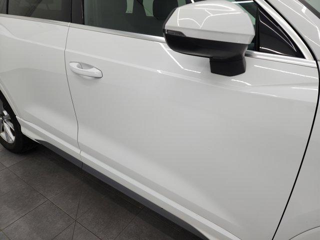 Photo of 2023 Glacier White Metallic Audi Q3