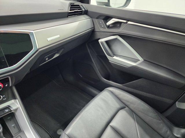 Photo of 2023 Glacier White Metallic Audi Q3