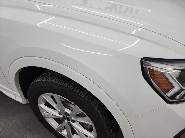 Photo of 2023 Glacier White Metallic Audi Q3