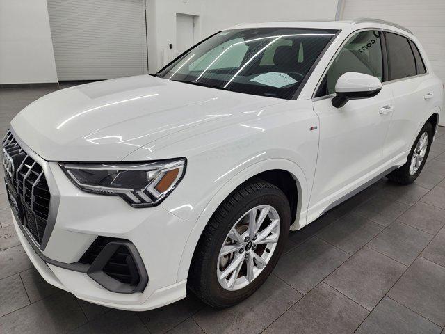 Photo of 2023 Glacier White Metallic Audi Q3