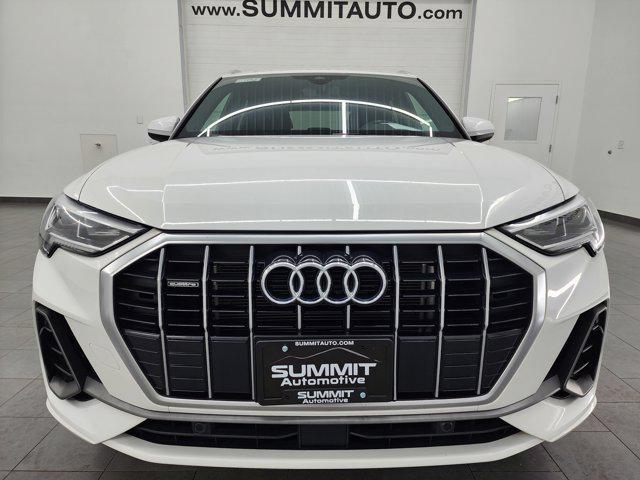 Photo of 2023 Glacier White Metallic Audi Q3