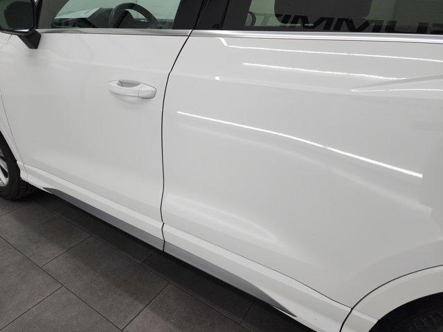Photo of 2023 Glacier White Metallic Audi Q3