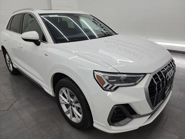 Photo of 2023 Glacier White Metallic Audi Q3