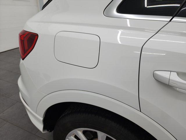 Photo of 2023 Glacier White Metallic Audi Q3