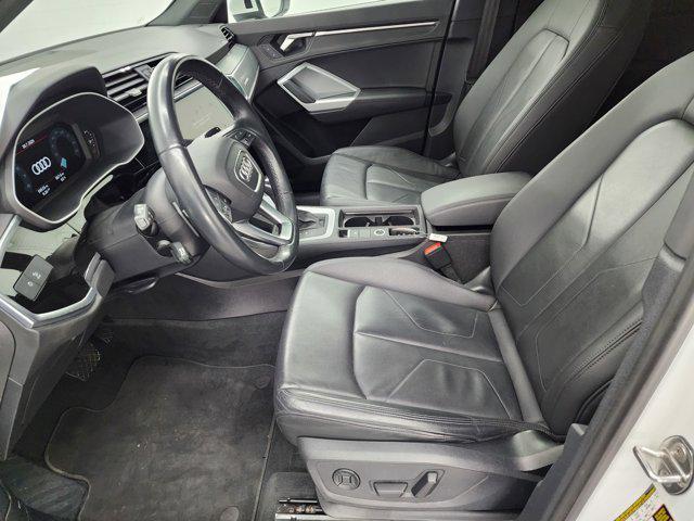 Photo of 2023 Glacier White Metallic Audi Q3