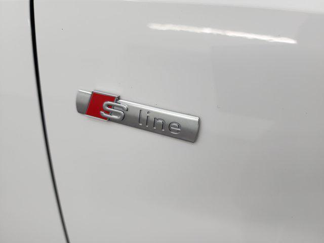 Photo of 2023 Glacier White Metallic Audi Q3