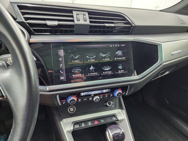 Photo of 2023 Glacier White Metallic Audi Q3