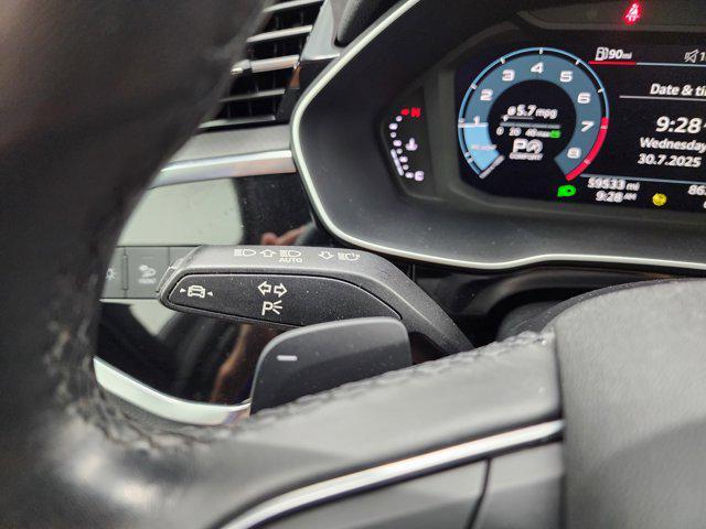 Photo of 2023 Glacier White Metallic Audi Q3