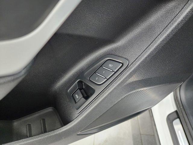 Photo of 2023 Glacier White Metallic Audi Q3
