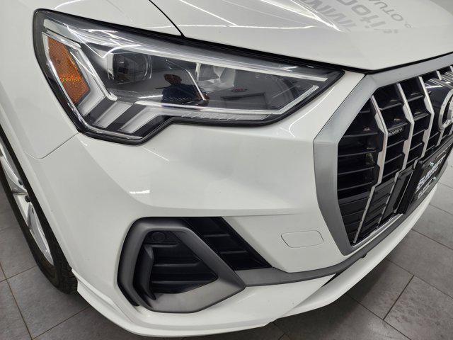 Photo of 2023 Glacier White Metallic Audi Q3