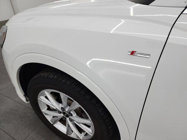 Photo of 2023 Glacier White Metallic Audi Q3