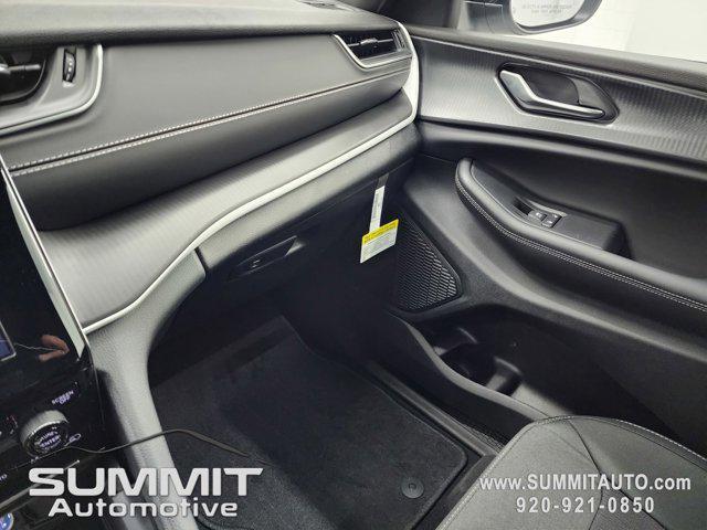 Photo of 2025 Silver Zynith Jeep Grand Cherokee L