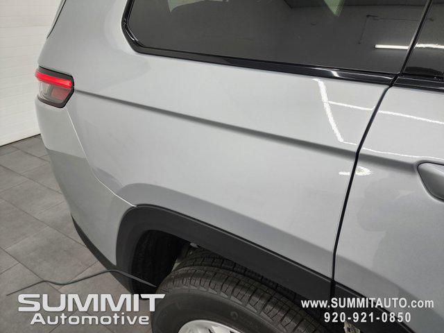 Photo of 2025 Silver Zynith Jeep Grand Cherokee L