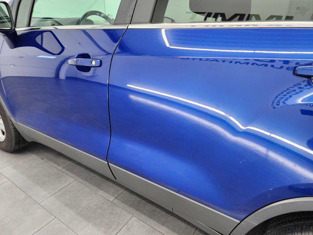 Photo of 2017 Blue Topaz Metallic Chevrolet Trax