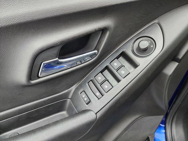 Photo of 2017 Blue Topaz Metallic Chevrolet Trax