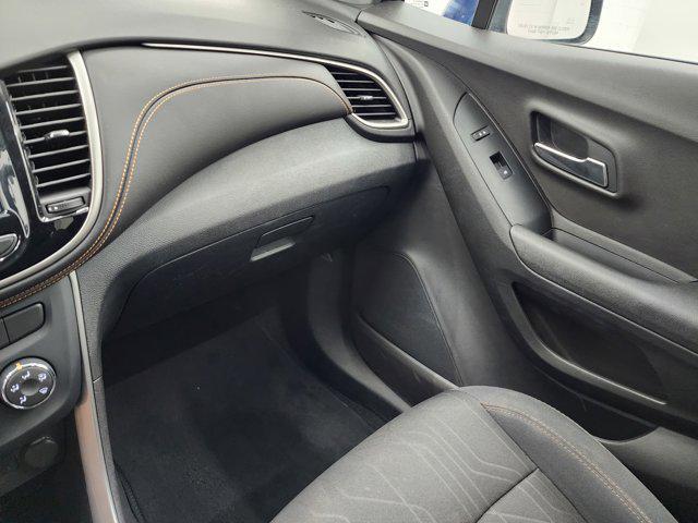 Photo of 2017 Blue Topaz Metallic Chevrolet Trax
