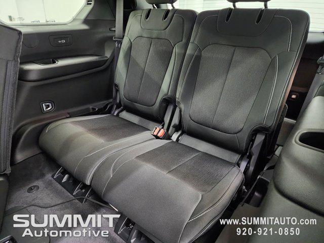 Photo of 2025 Diamond Black Crystal Pearlcoat Jeep Grand Cherokee L