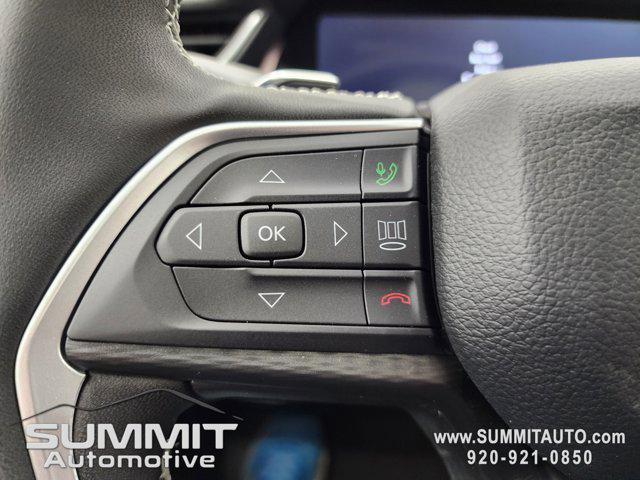 Photo of 2025 Diamond Black Crystal Pearlcoat Jeep Grand Cherokee L