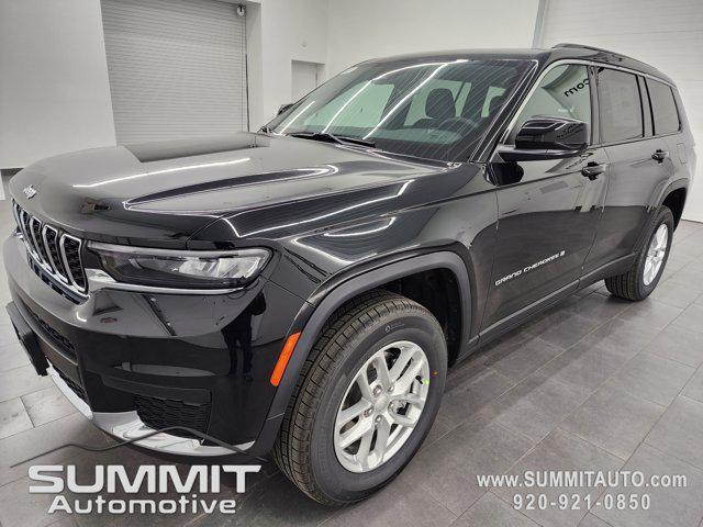 Photo of 2025 Diamond Black Crystal Pearlcoat Jeep Grand Cherokee L