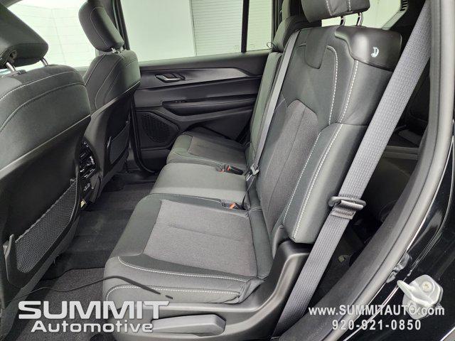 Photo of 2025 Diamond Black Crystal Pearlcoat Jeep Grand Cherokee L