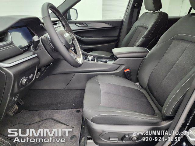 Photo of 2025 Diamond Black Crystal Pearlcoat Jeep Grand Cherokee L