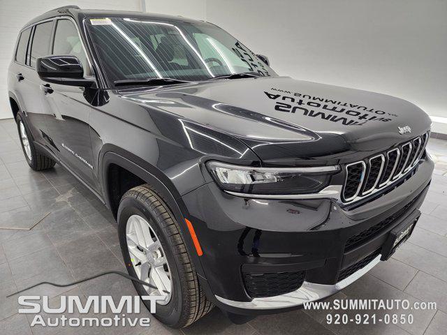 Photo of 2025 Diamond Black Crystal Pearlcoat Jeep Grand Cherokee L