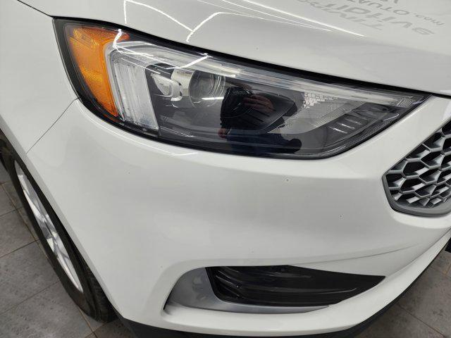 Photo of 2023 Oxford White Ford Edge