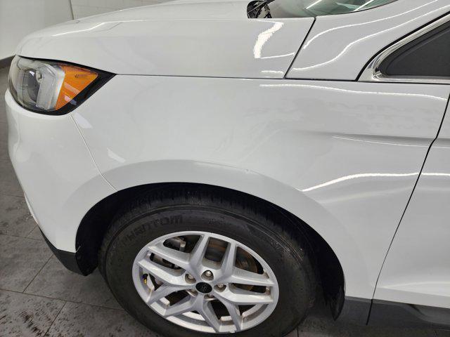 Photo of 2023 Oxford White Ford Edge