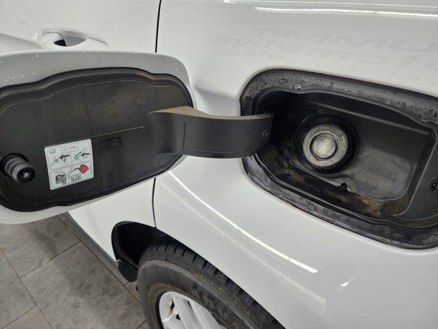 Photo of 2023 Oxford White Ford Edge