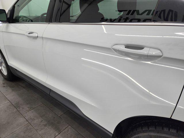 Photo of 2023 Oxford White Ford Edge