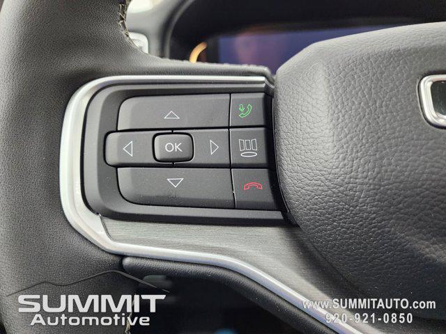 Photo of 2025 Diamond Black Crystal Pearlcoat Jeep Wagoneer