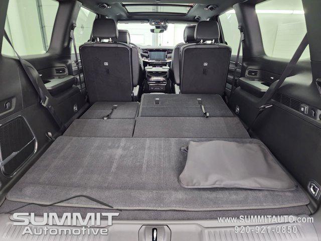 Photo of 2025 Diamond Black Crystal Pearlcoat Jeep Wagoneer