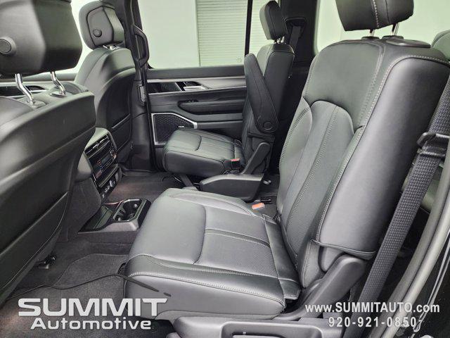 Photo of 2025 Diamond Black Crystal Pearlcoat Jeep Wagoneer