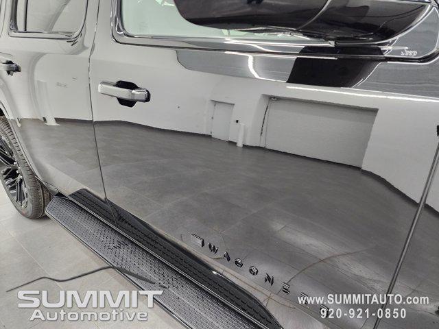 Photo of 2025 Diamond Black Crystal Pearlcoat Jeep Wagoneer