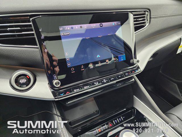 Photo of 2025 Diamond Black Crystal Pearlcoat Jeep Wagoneer