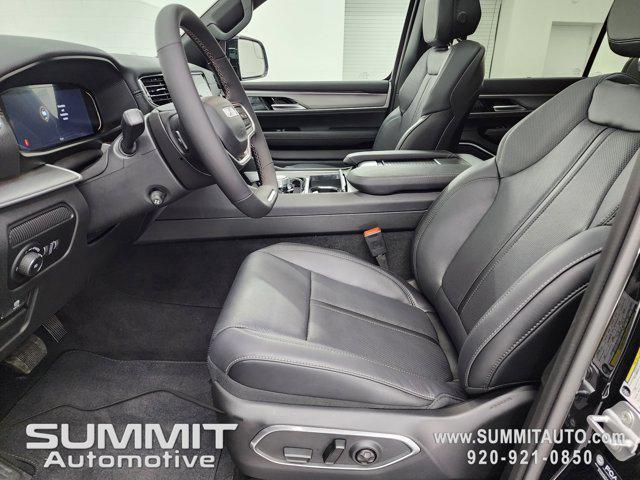 Photo of 2025 Diamond Black Crystal Pearlcoat Jeep Wagoneer