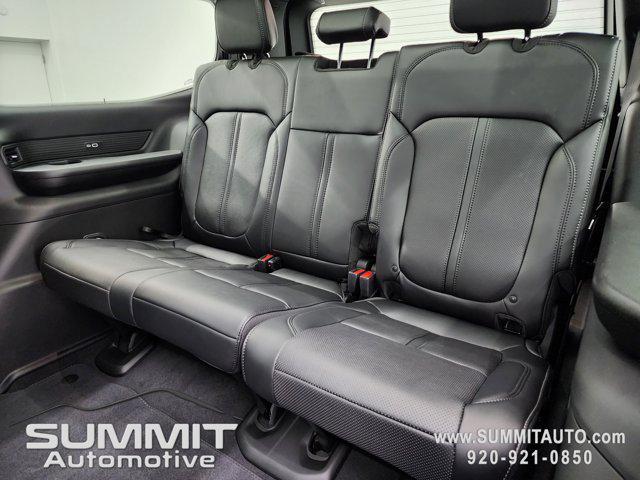 Photo of 2025 Diamond Black Crystal Pearlcoat Jeep Wagoneer