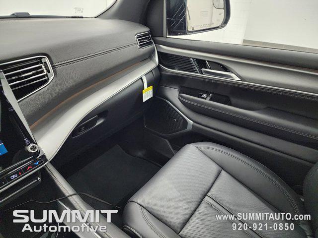 Photo of 2025 Diamond Black Crystal Pearlcoat Jeep Wagoneer