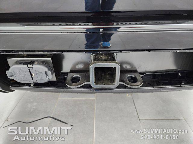 Photo of 2025 Diamond Black Crystal Pearlcoat Jeep Wagoneer