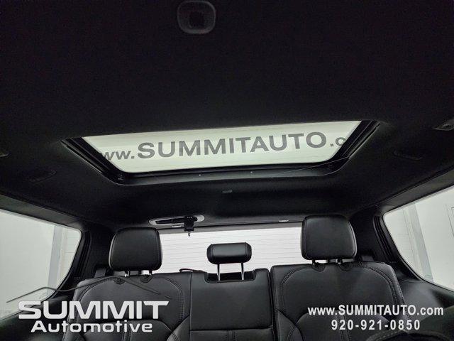 Photo of 2025 Diamond Black Crystal Pearlcoat Jeep Wagoneer