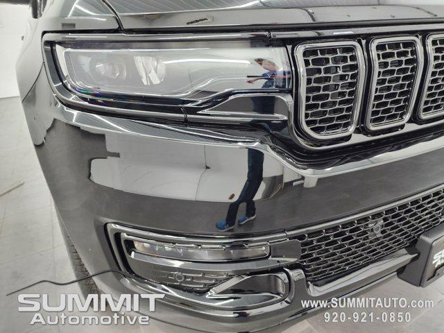 Photo of 2025 Diamond Black Crystal Pearlcoat Jeep Wagoneer