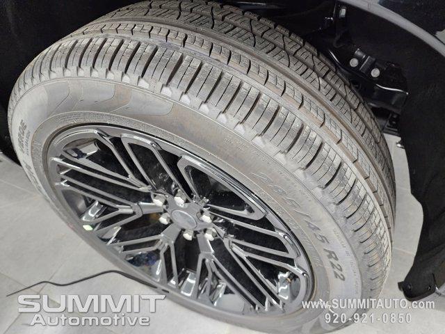 Photo of 2025 Diamond Black Crystal Pearlcoat Jeep Wagoneer