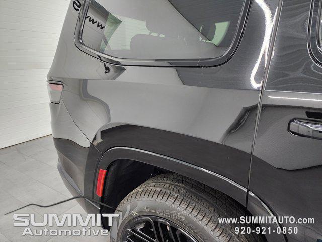Photo of 2025 Diamond Black Crystal Pearlcoat Jeep Wagoneer