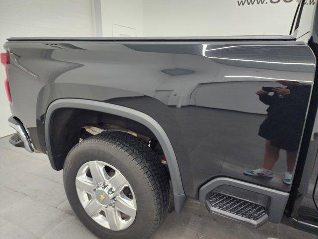 Photo of 2022 Black Chevrolet Silverado 2500